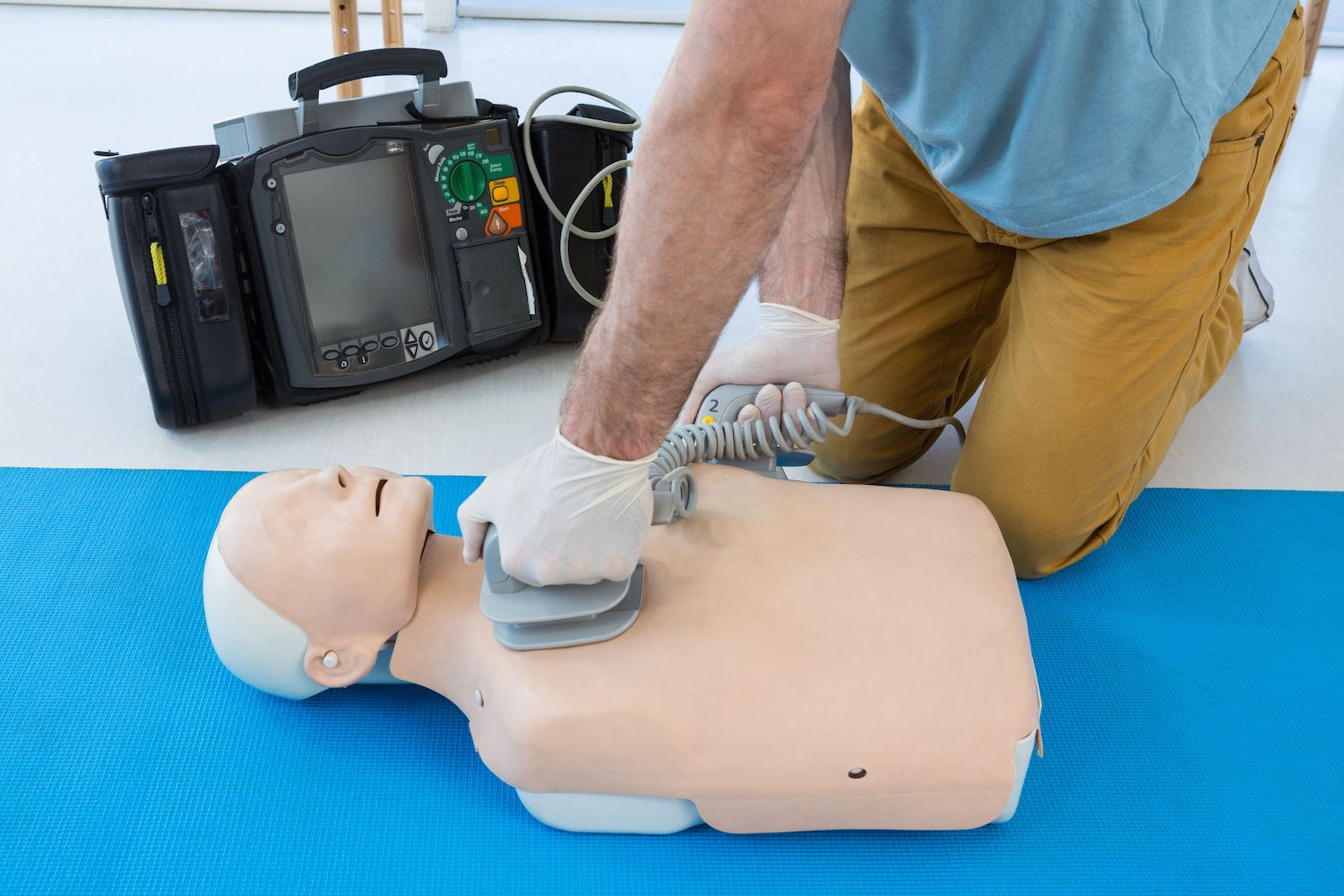 pikwizard paramedic practicing resuscitation on dummy